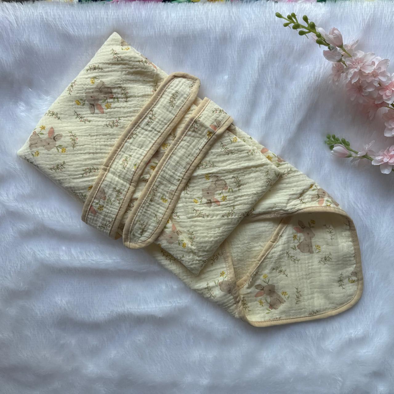 Crinkled Muslin Hooded Towel - Leaves in Rabbit
