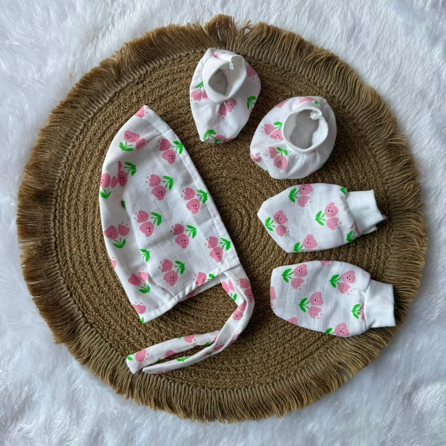 Muslin cap, mitten and booties - Pink Flowers