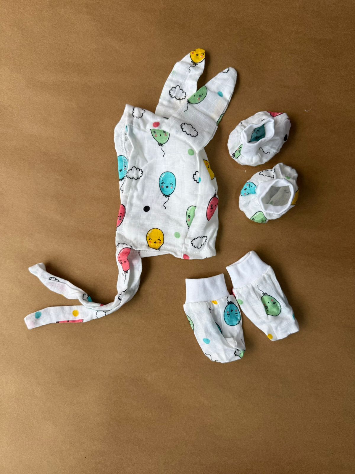 Muslin cap, mitten and booties - Balloon
