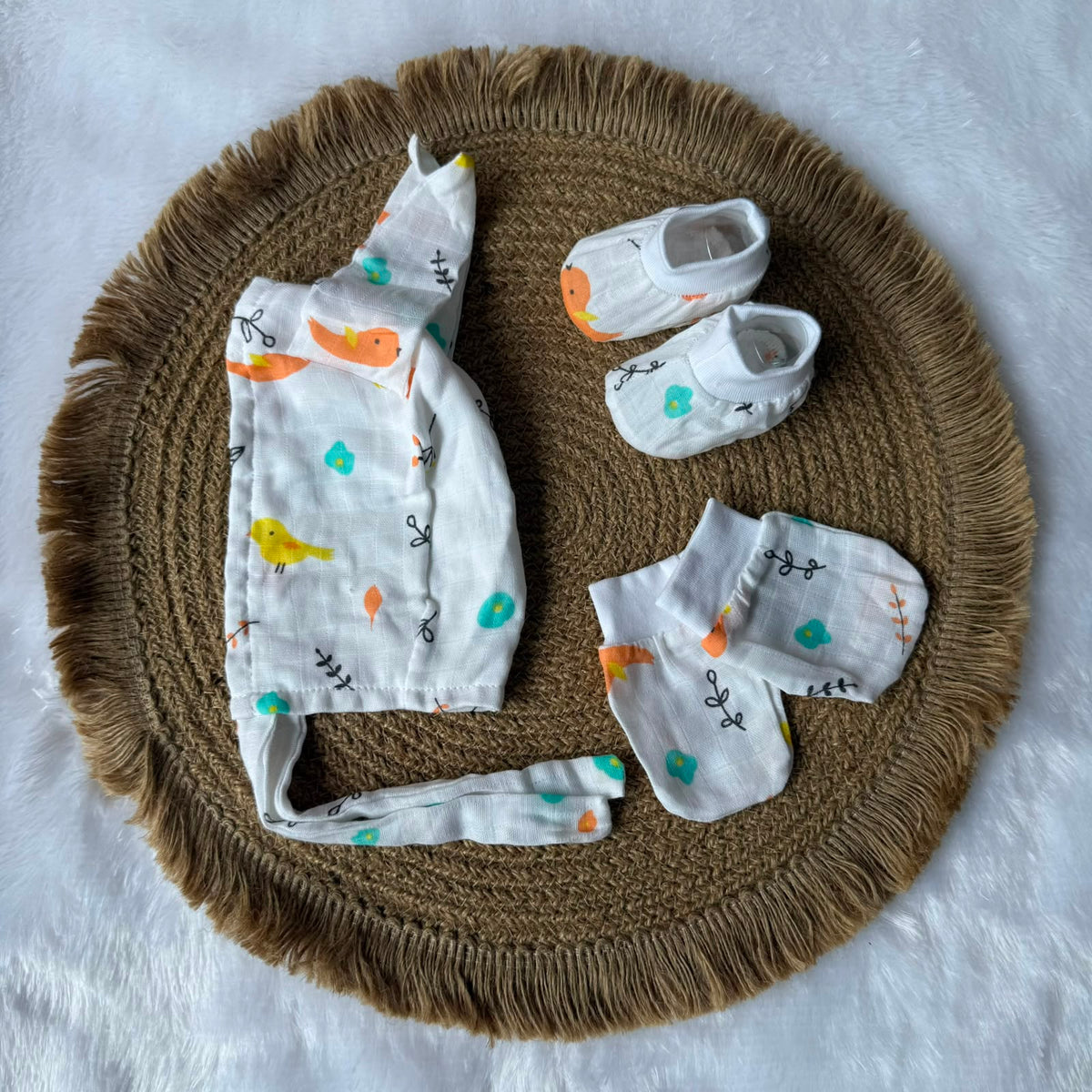 Muslin cap, mitten and booties - Birds